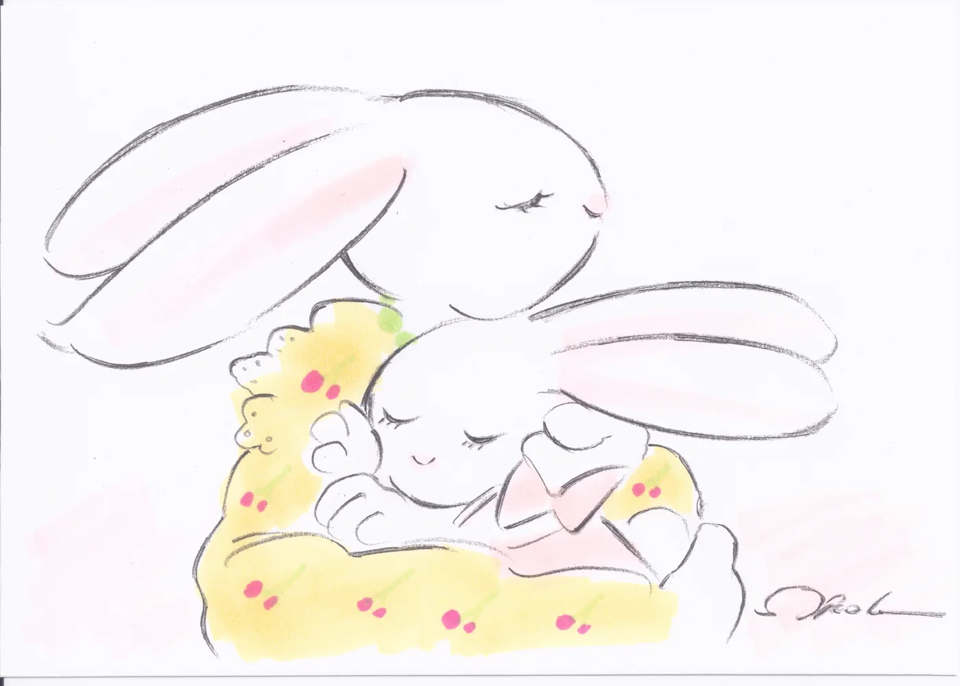 Lapine adulte veillant sur un lapereau endormi sur un coussin jaune